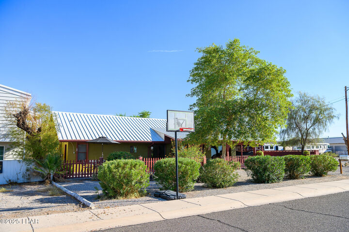 Property Photo: 1321 W 8th St AZ 85344