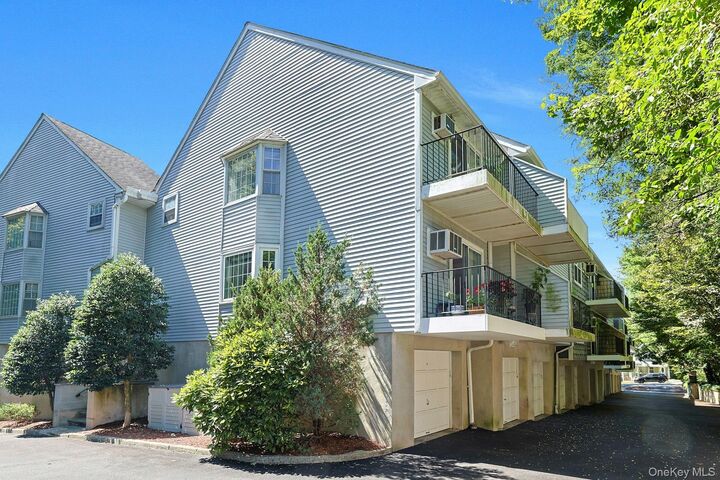 Property Photo:  130 N Kensico Avenue 16  NY 10604 