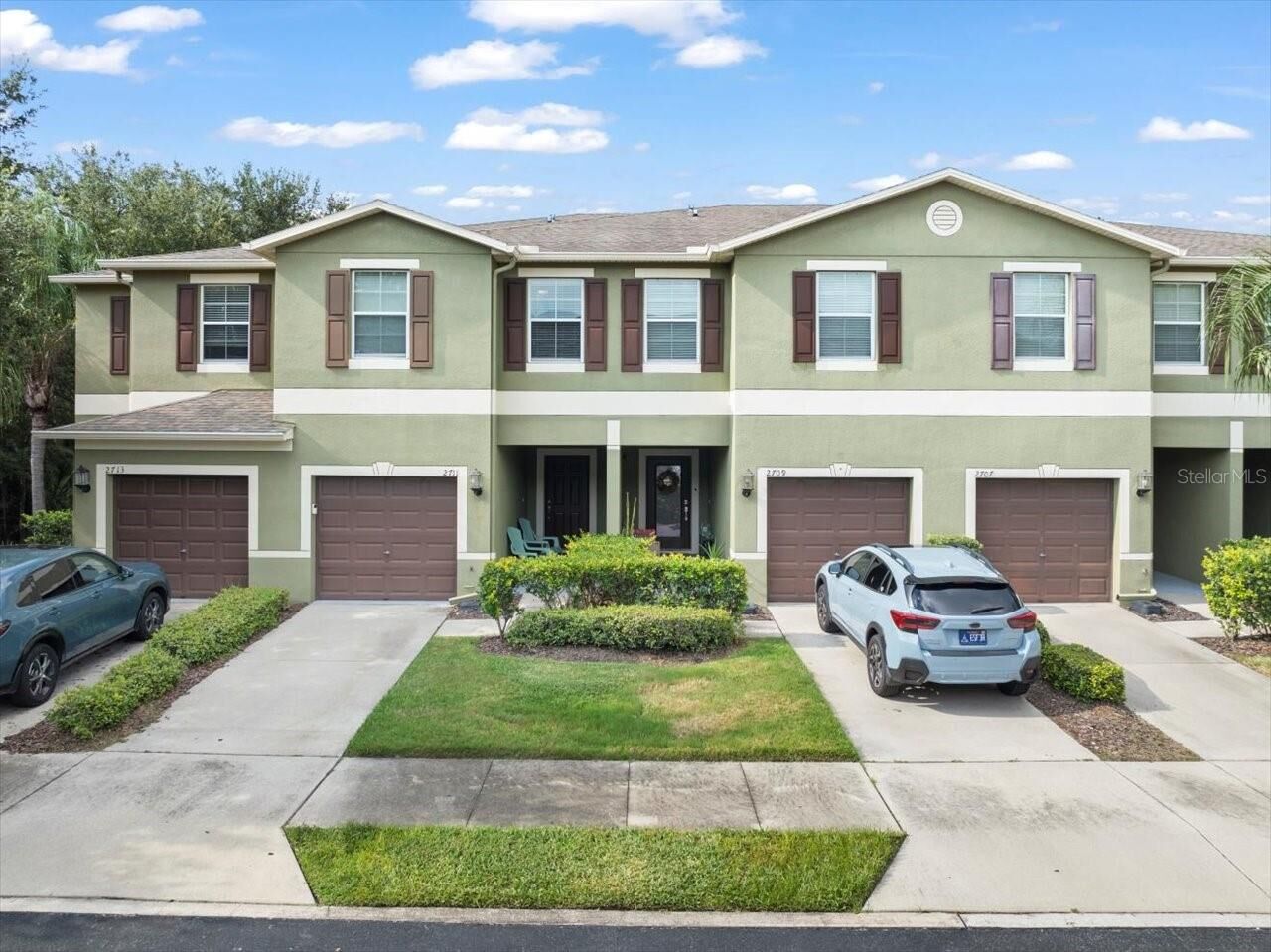 Property Photo:  2711 Isabella Valley Court  FL 33511 
