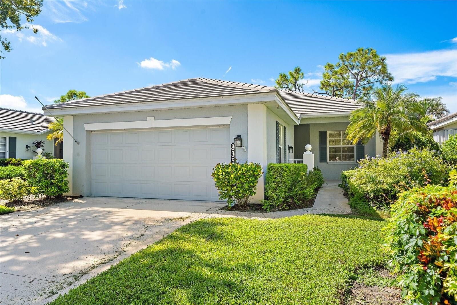 Property Photo:  835 Chalmers Drive 835  FL 34293 