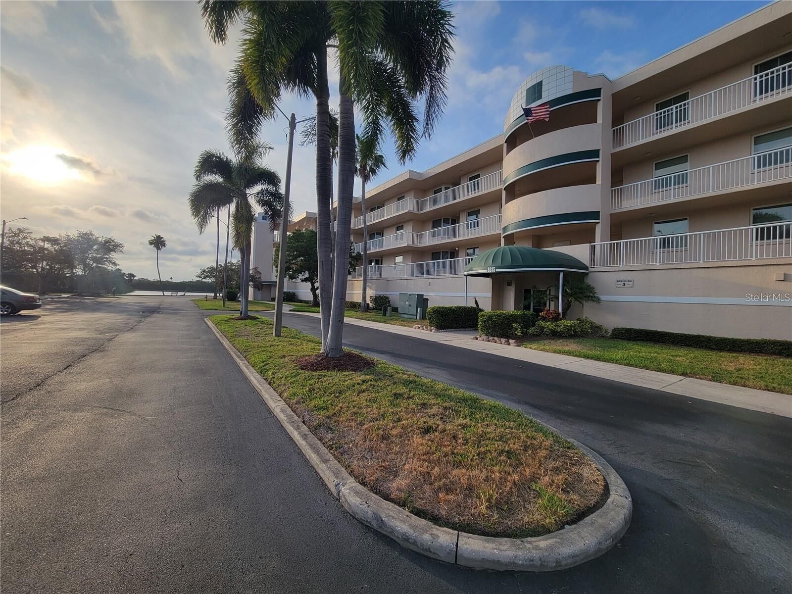 Property Photo:  6315 Shoreline Dr 3107  FL 33708 