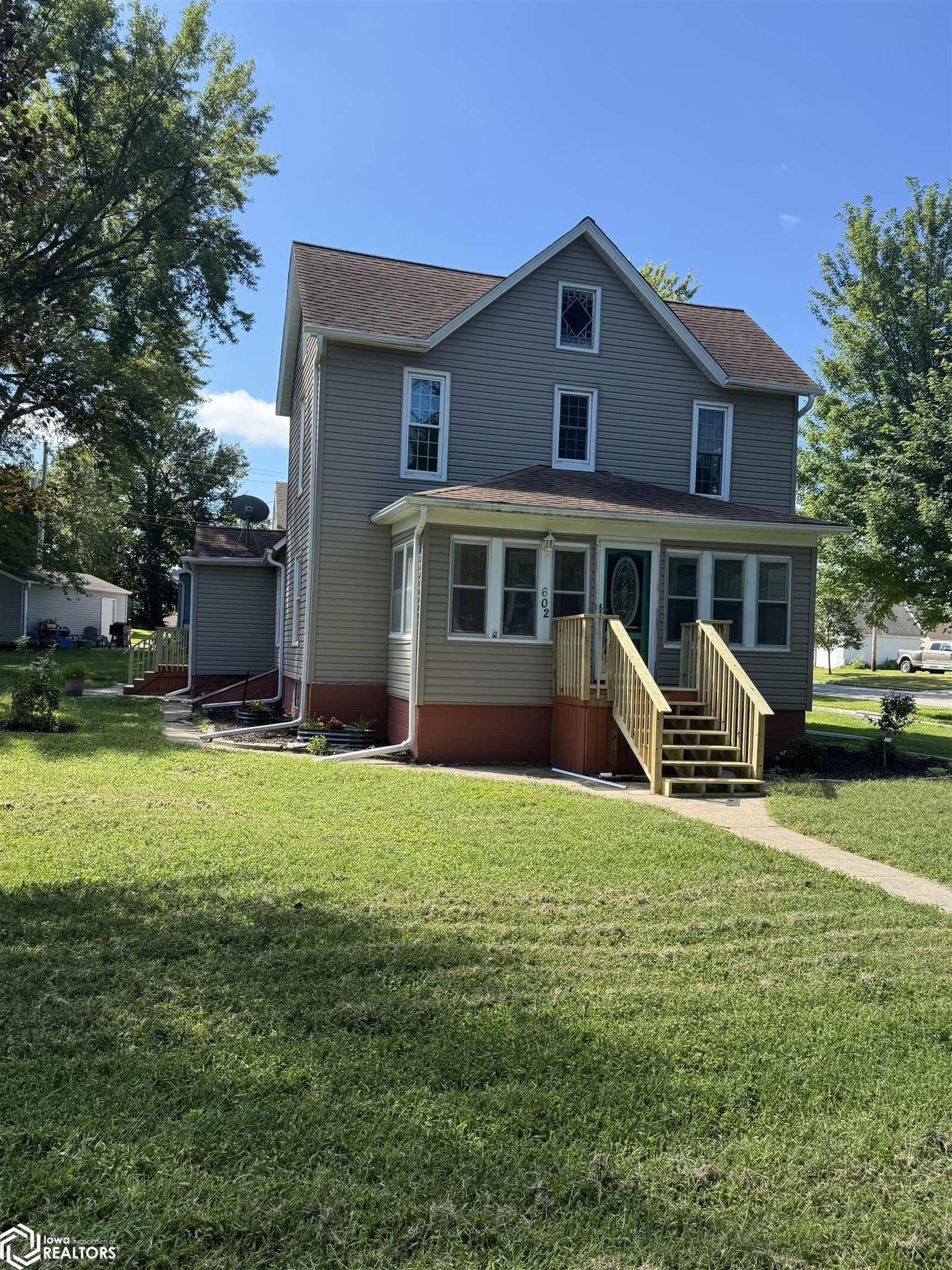 Property Photo: 602 E Maple Street IA 50122
