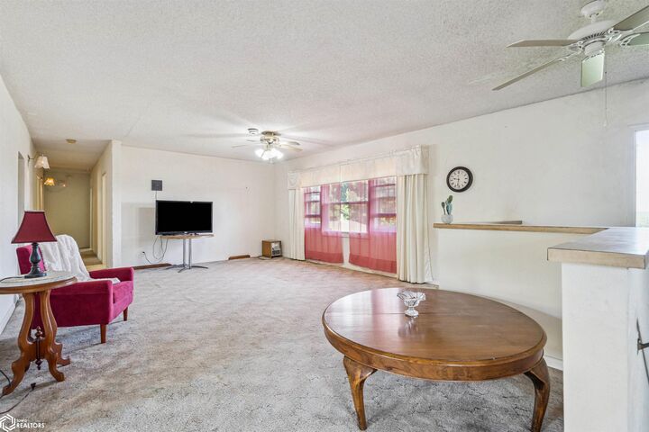 Property Photo:  2506 Fremont Street  IA 50158 