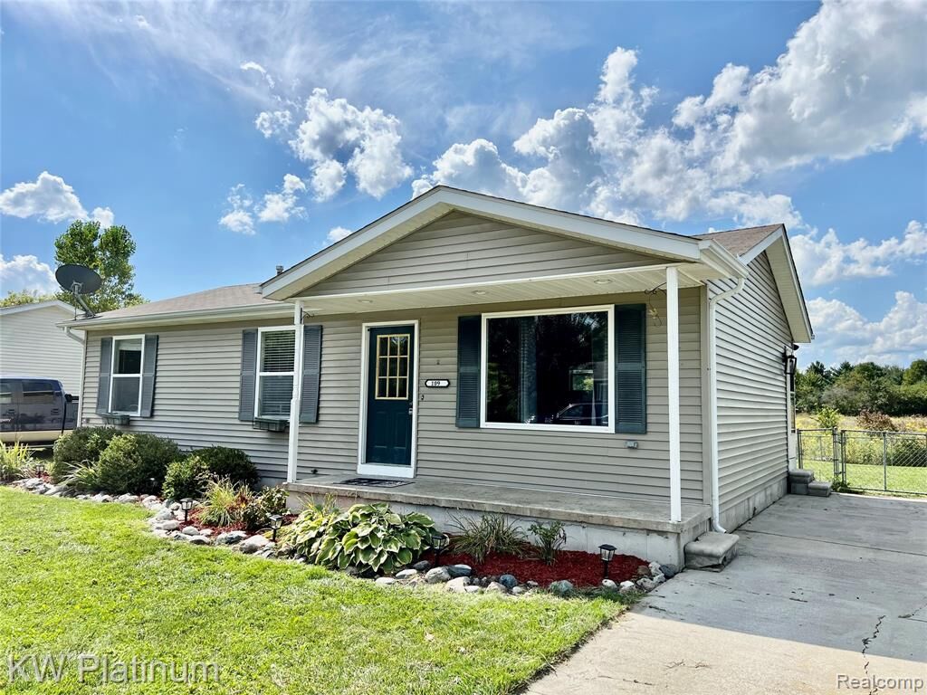 Property Photo: 1097 Quain Lane MI 48060 7841