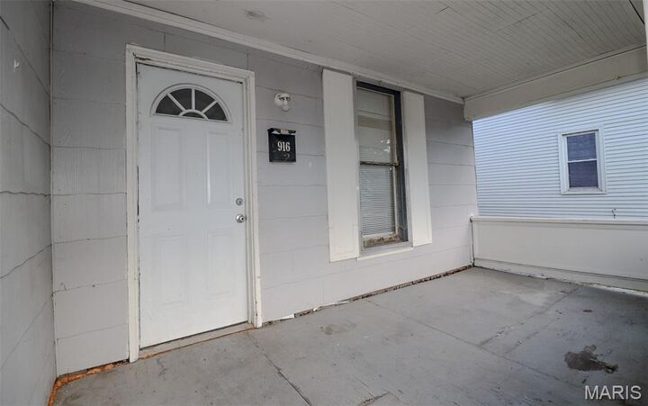 Property Photo:  916 Grand Street  MO 65251 