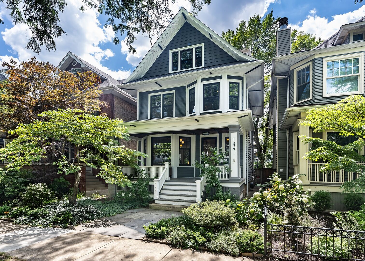 Property Photo: 1441 W Cullom Avenue IL 60613