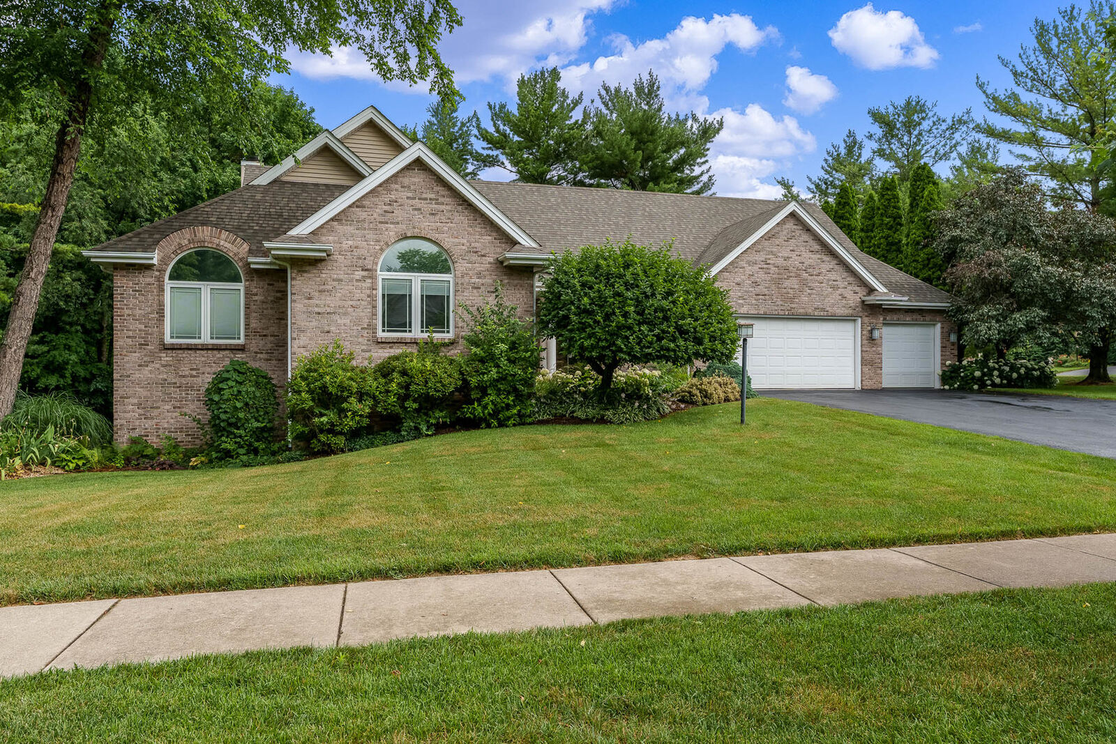 Property Photo:  5330 Parliament Place  IL 61107 