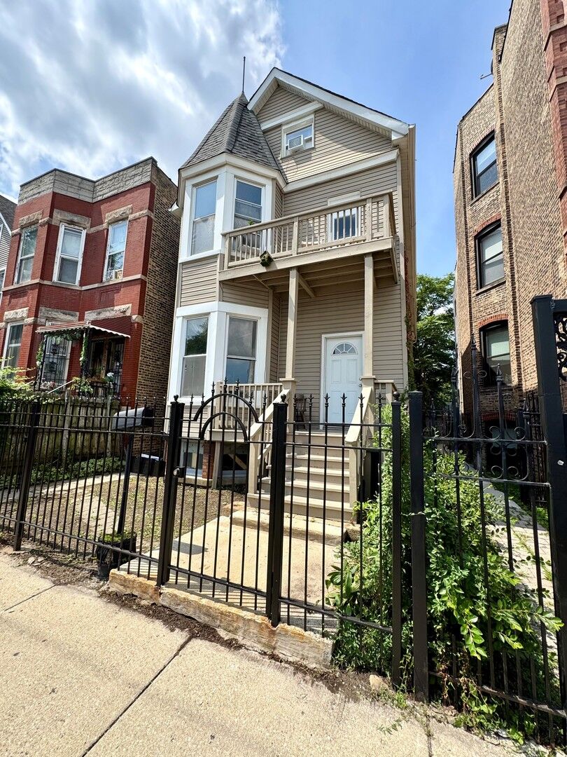 Property Photo: 2342 N Kimball Avenue IL 60647