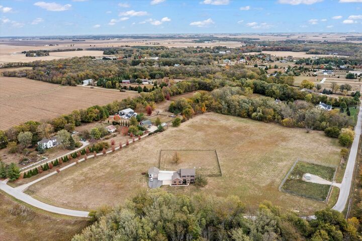 Property Photo:  302 County Road 2650 N  IL 61853