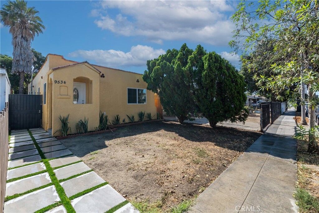 Property Photo:  9534 Deeble Street  CA 90280 