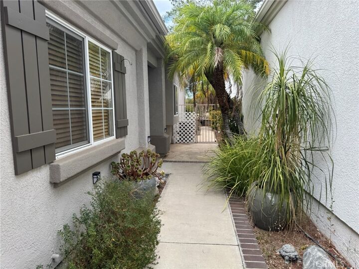 Property Photo: 40169 Via Marisa CA 92562