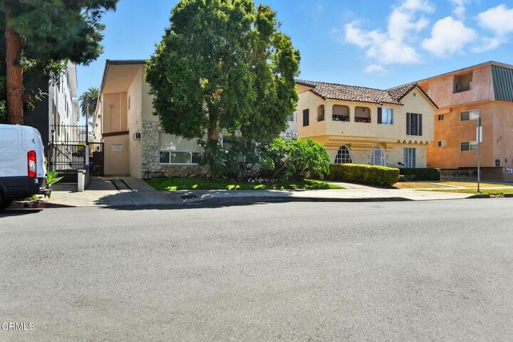 Property Photo:  122 N Croft Avenue  CA 90048 