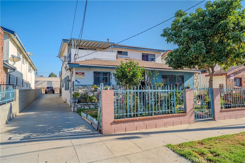 Property Photo: 1633 W. 218th CA 90501