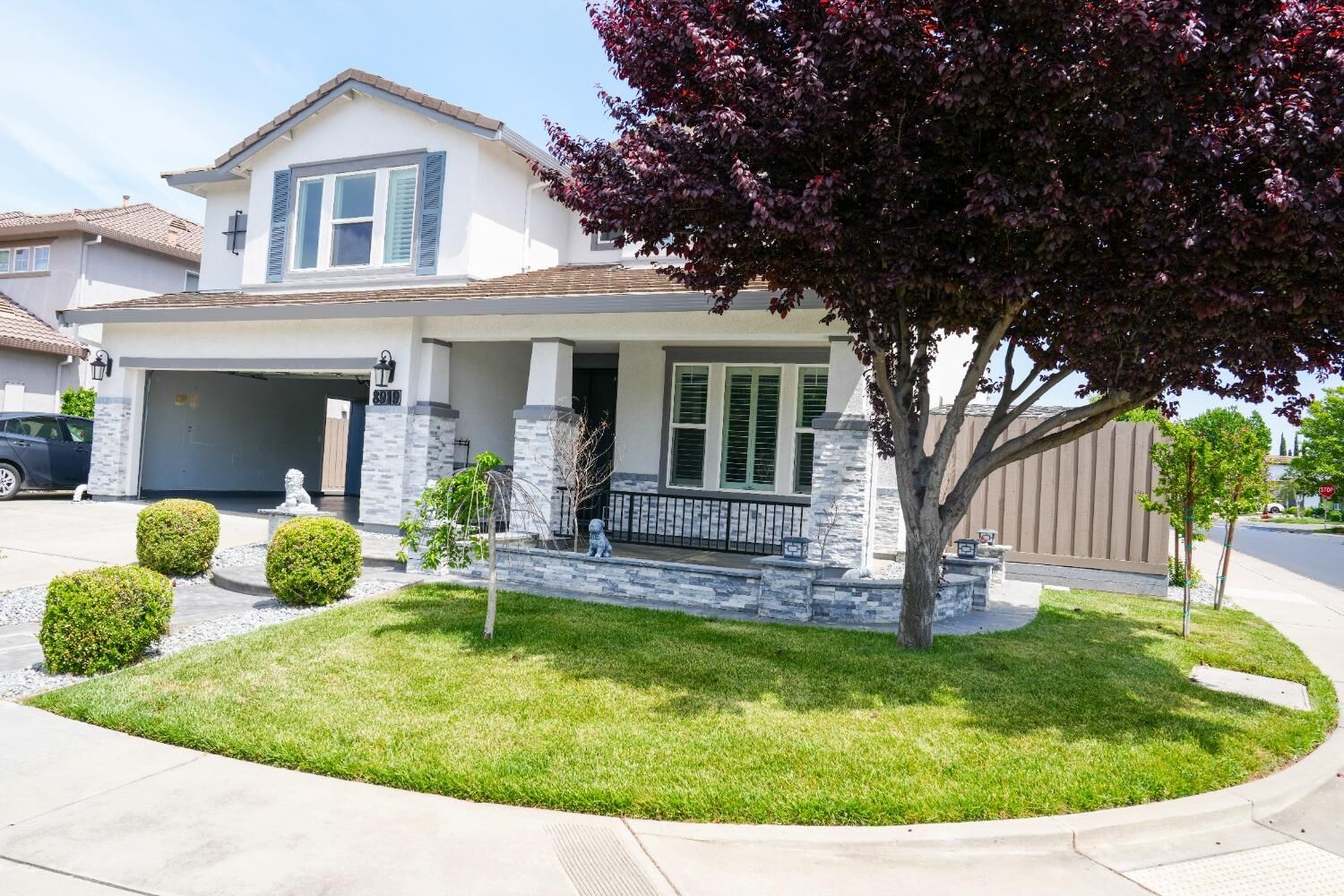 Property Photo: 8919 Haflinger Way CA 95757