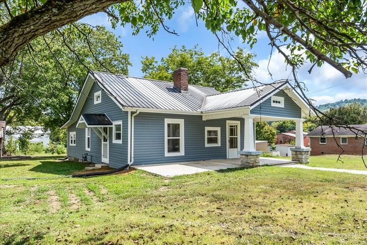 Property Photo:  104 Locust St  TN 37095 