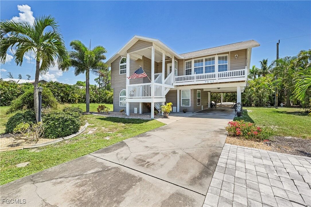 Property Photo:  7841 Breakwater Court  FL 33922 