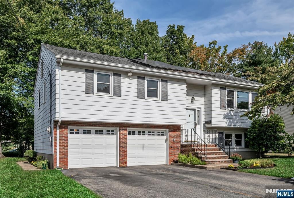 Property Photo:  54 Willow Way  NJ 07465 