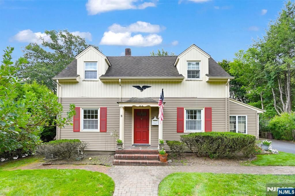 Property Photo:  15 W Park Avenue  NJ 07656 