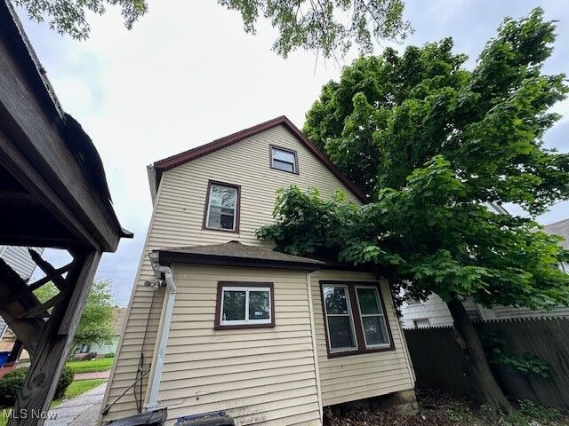 Property Photo:  973 Stevenson Road  OH 44110 