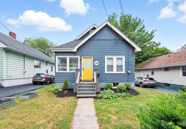 184 Pleasant Street  Dartmouth NS B2Y 3R1 photo