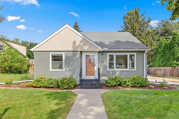 Property Photo:  503 Glenwood Avenue  MN 55113 