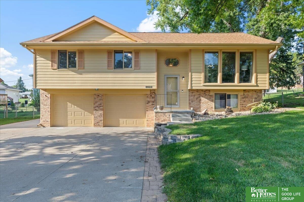 Property Photo: 8622 Pratt Street NE 68134