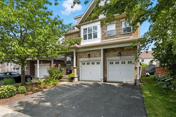 Property Photo:  742 Lucerne Avenue  ON N2T 2Y4 