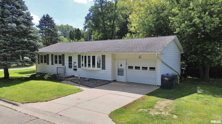 Property Photo: 1005 23rd Avenue North IA 52732