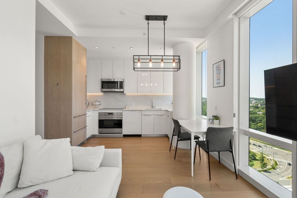 Property Photo:  188 Brookline Ave 19G  MA 02215 