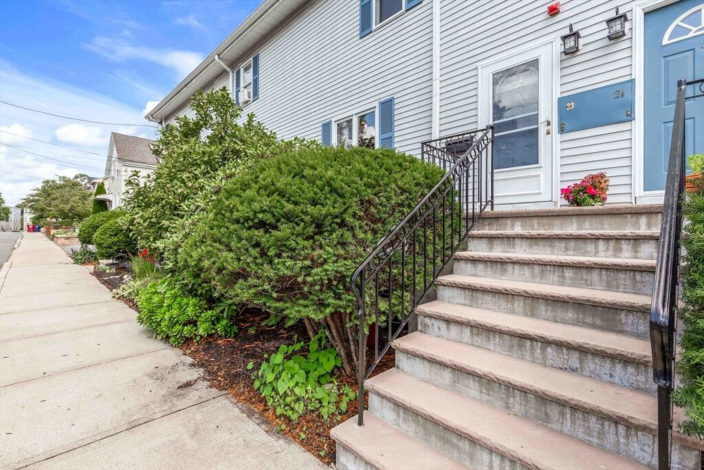 Property Photo:  23 Waverly Pl 23  MA 02176 