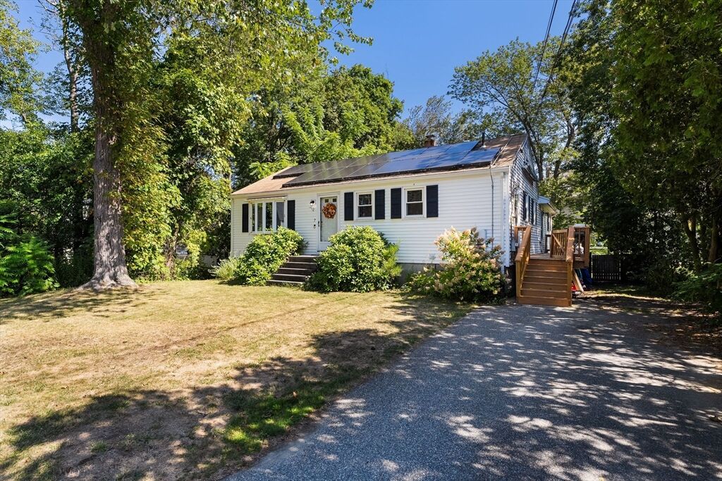 Property Photo:  7 Anna Rd  MA 01801 