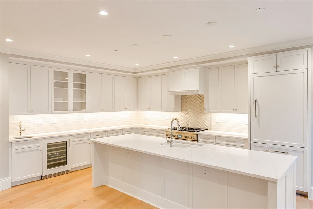 Property Photo:  124 Elm Street 202  MA 02025 