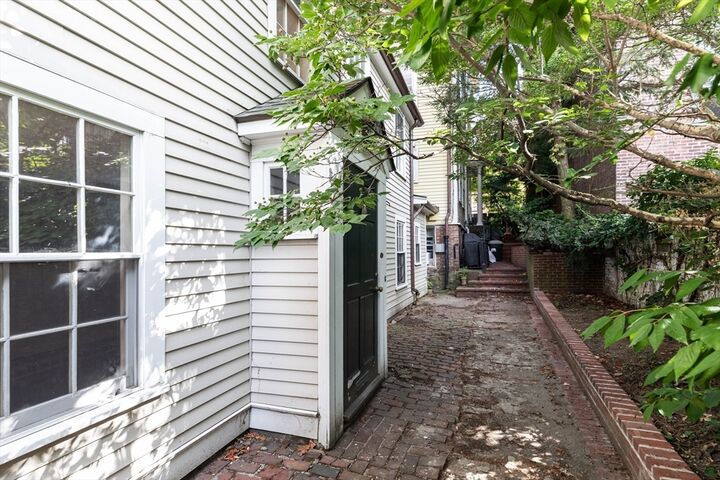 Property Photo:  21A Pinckney  MA 02114 