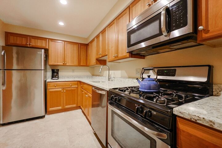 Property Photo:  365 Washington St 4  MA 02062 