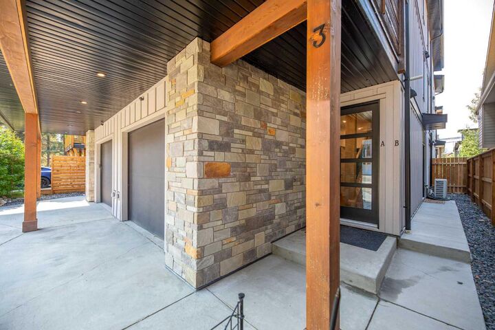 Property Photo:  1405 1st Avenue 3  AB T1W 1M5 