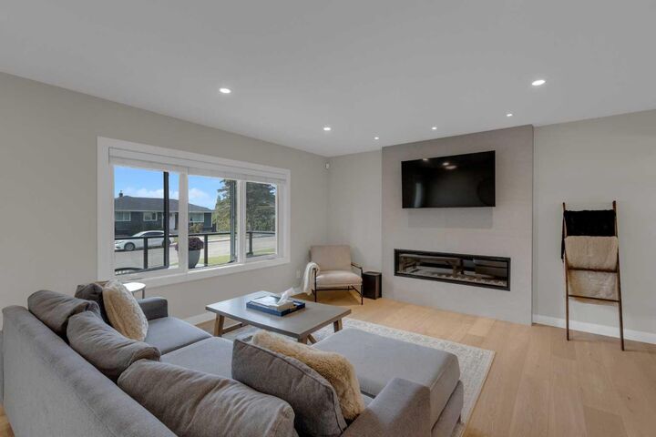 Property Photo:  24 Canyon Drive NW  AB T2L 0R3 