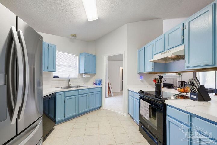 Property Photo:  332 Twisted Oak Dr  FL 32533 