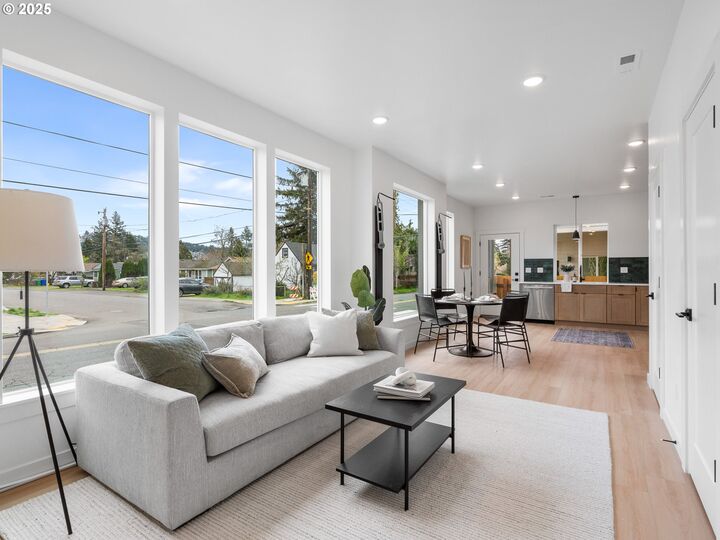Property Photo:  8051 SE 72nd Ave 1  OR 97206 