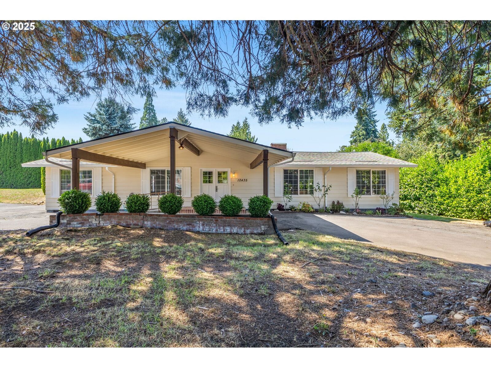 Property Photo:  12435 SW 121st Ave  OR 97223 