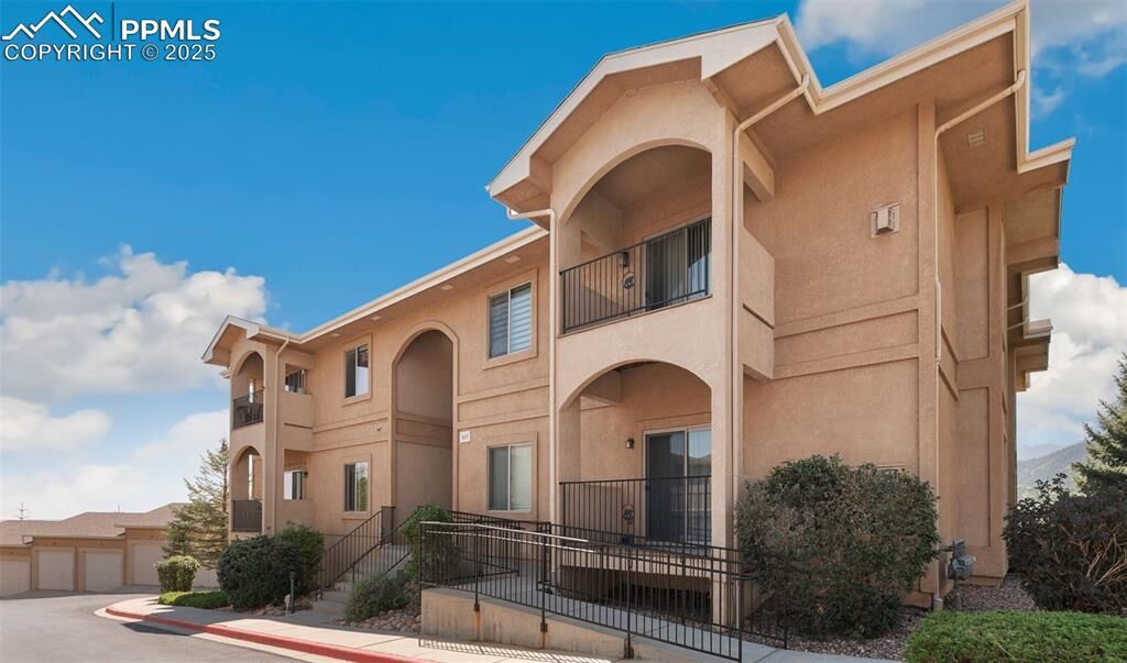 Property Photo:  1635 Little Bear Creek Point 5  CO 80904 