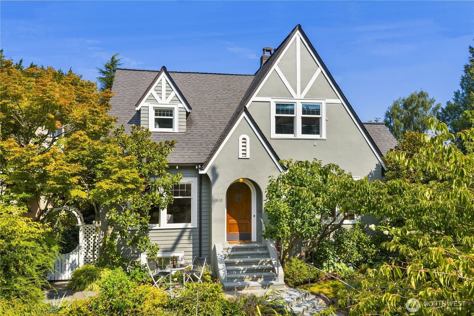 Property Photo: 1910 E Galer Street WA 98112