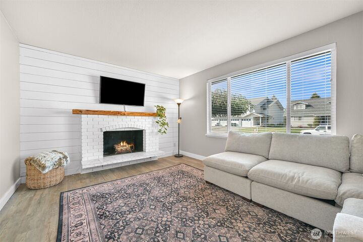 Property Photo:  707  C Street  WA 98230 