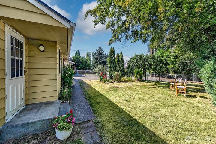 Property Photo:  12102  10th Avenue SW  WA 98146