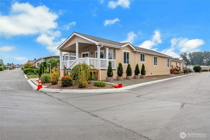 10512  60th Street Ct E 129  Puyallup WA 98372 photo