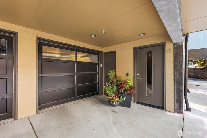 Property Photo: 3629 Dayton Avenue N C WA 98103
