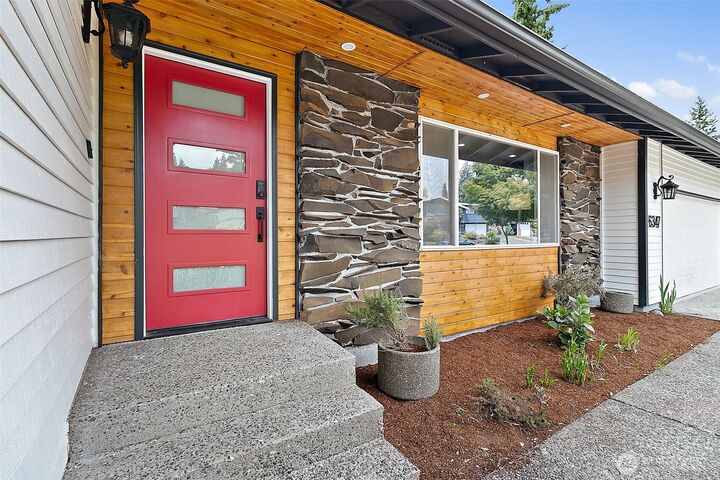 Property Photo:  6347  121st Avenue SE  WA 98006 