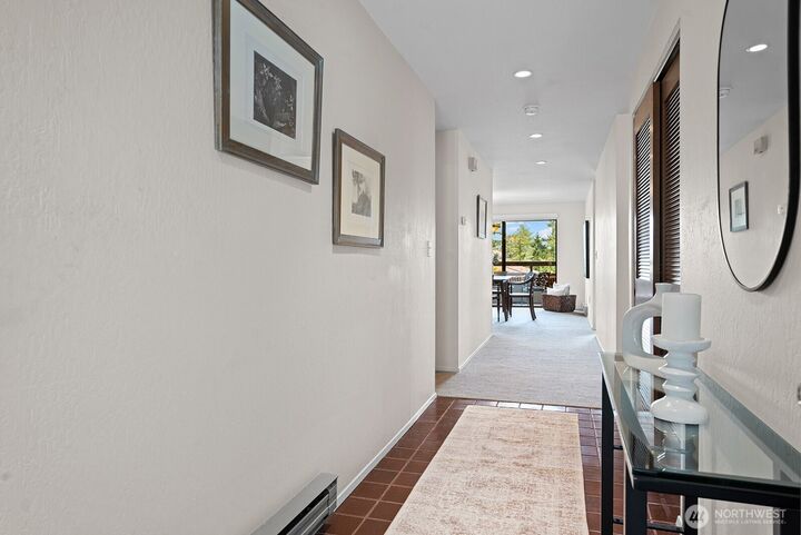 Property Photo:  6714  Park Point Way NE  WA 98115 