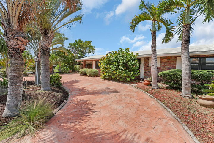 Property Photo: 1701 NE 63rd Court FL 33334