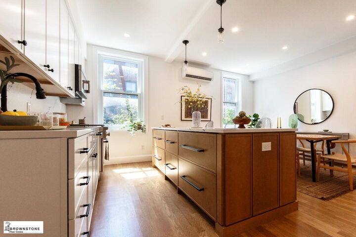 Property Photo:  72 Verandah Place  NY 11201 