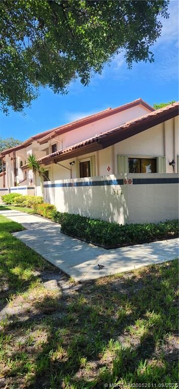 Property Photo:  6001 SE Martinique Drive 104  FL 34997 
